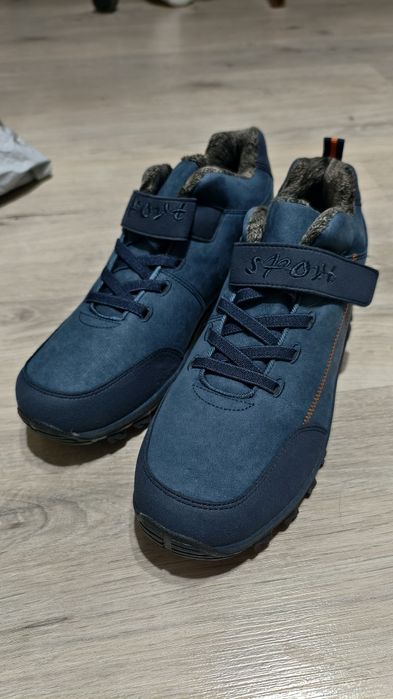 Кроссовки утеплённые