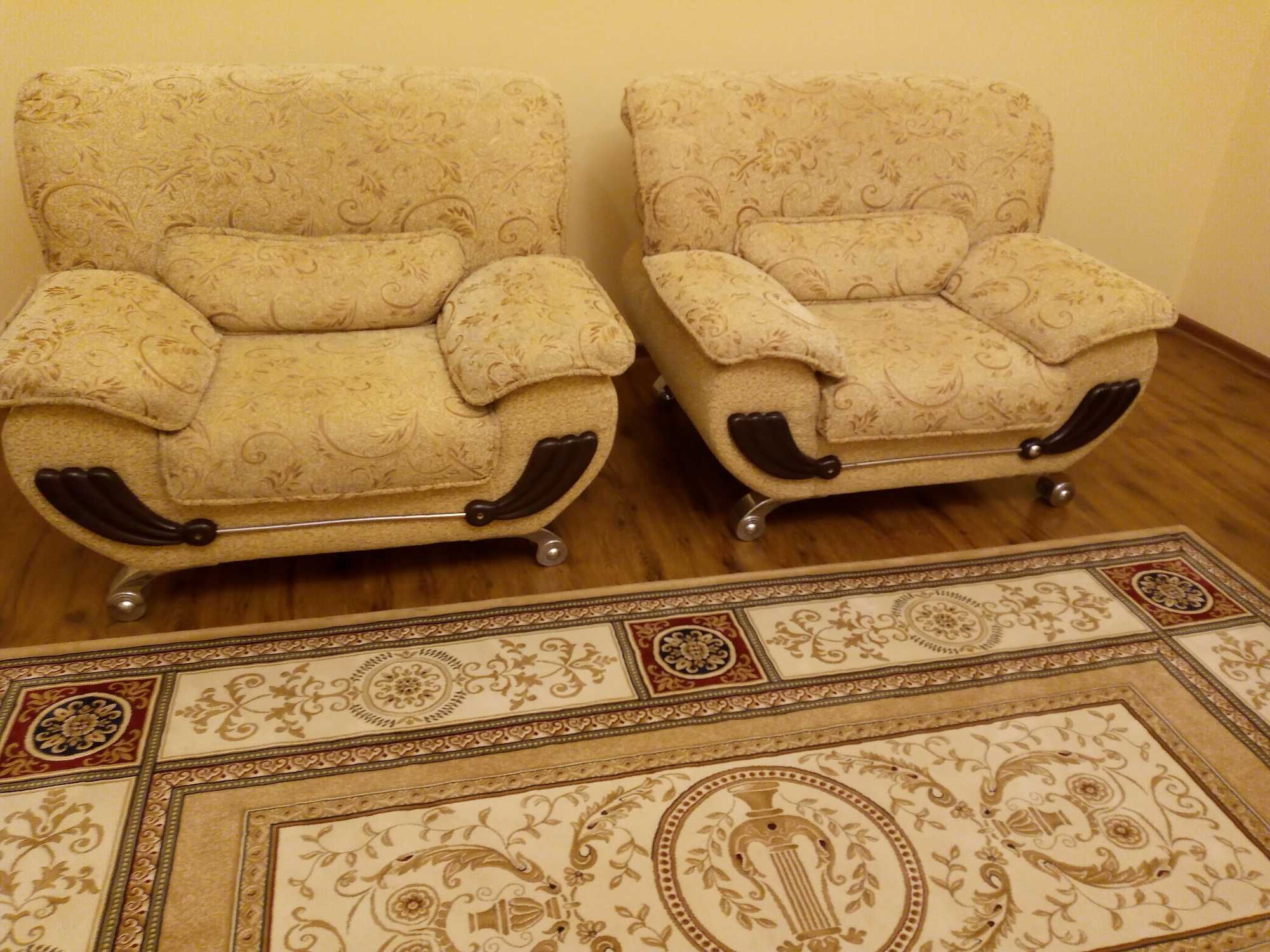 Шикарный диван большой размер и 2 кресла.Цена за все