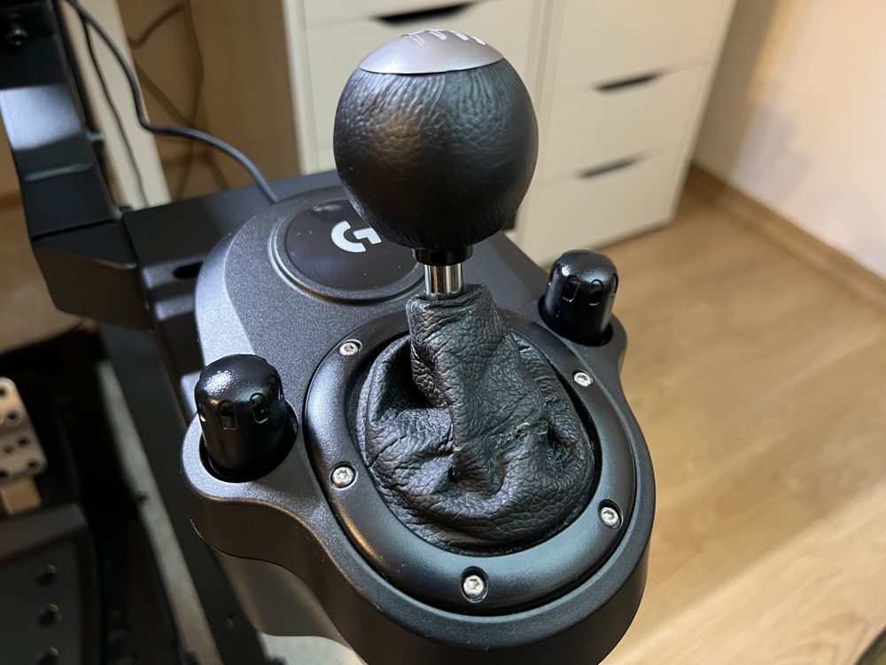 Волан и педали Logitech G920 + скоростен лост