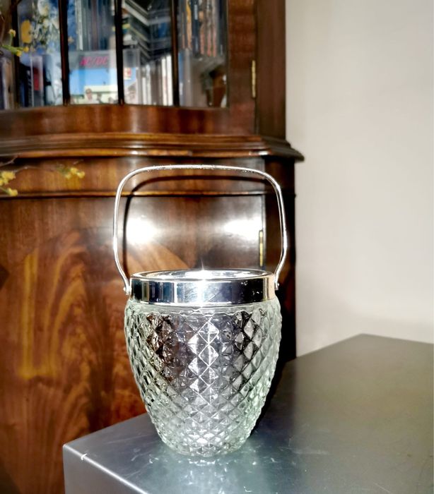 Красива стъклена рамка за снимки с черен плюш луксозна размери 13 х 18