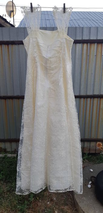 Vand rochie de mireasă