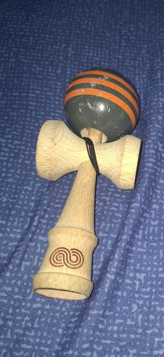 Kendama fara nicio zgarietura pe cupe