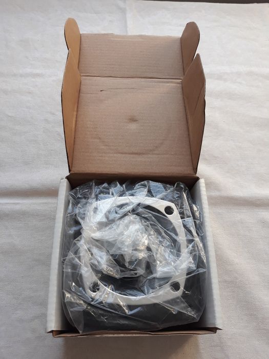 Chitară Reghin strap cabluri boxe FBT microfon tweeter The Box PA15
