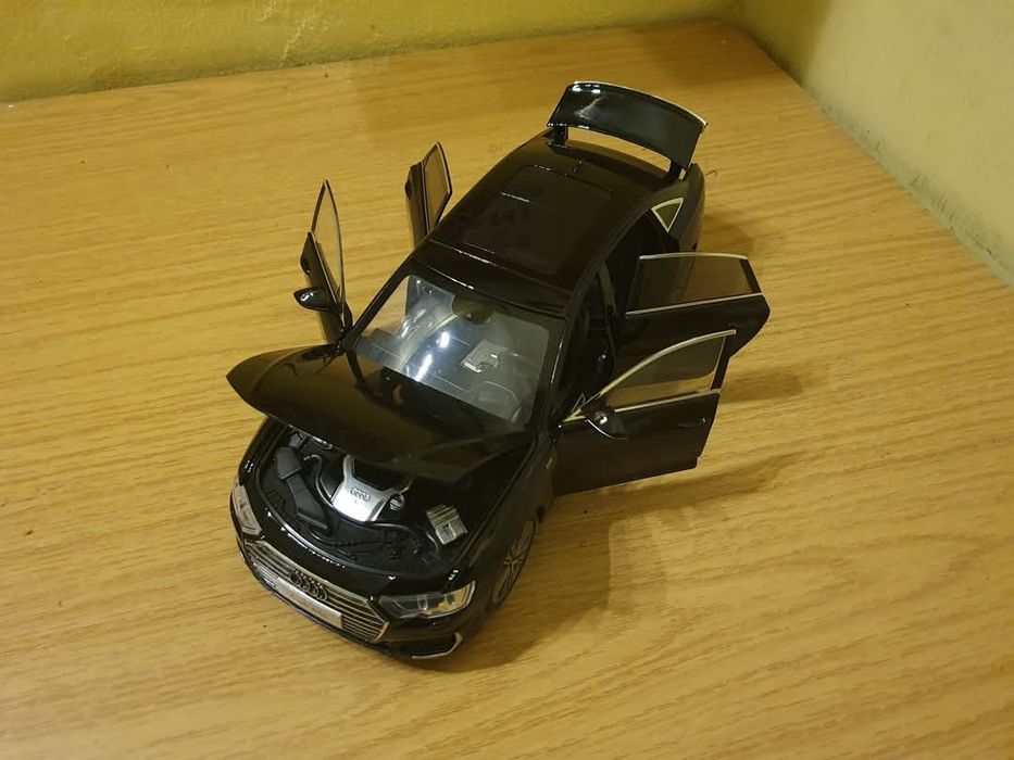 Macheta NOUA scara 1:18 Rolls Royce si Audi A6.