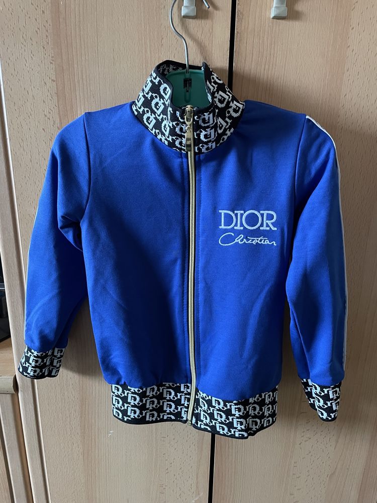 Продавам чисто нов екип Dior