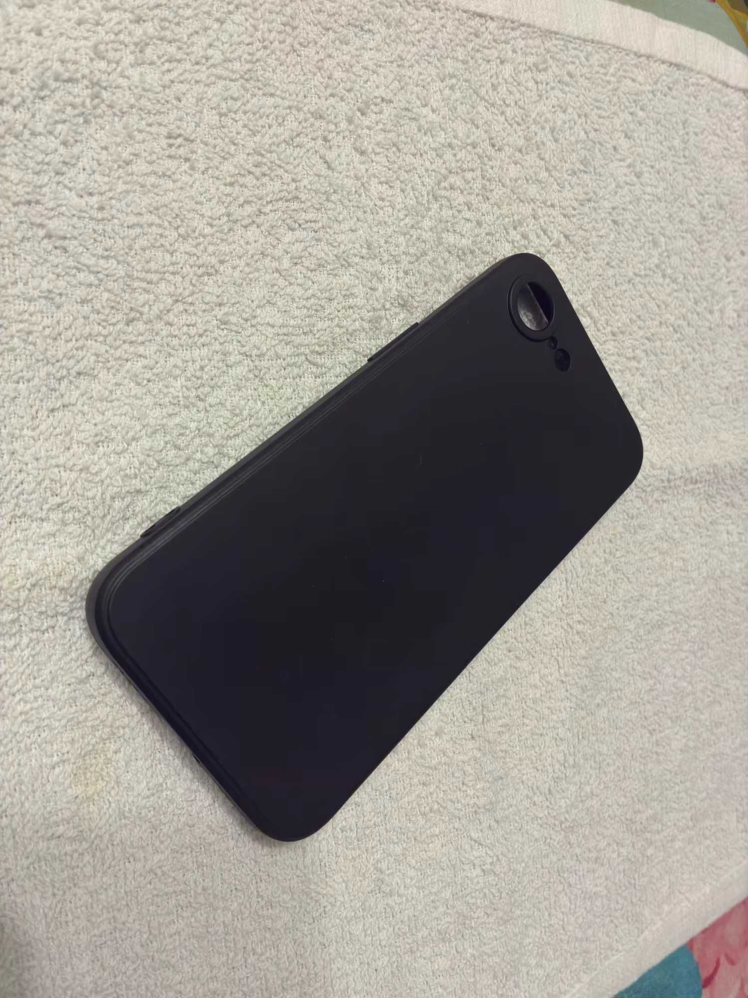 Ултра тънък /черен/ силиконов кейс за iPhone 16e