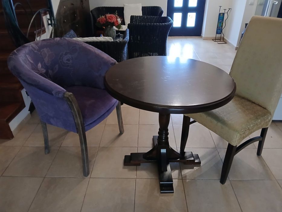 Scaun tapițat  picioare lemn masiv ,tapițerie matase ,foarte frumoase