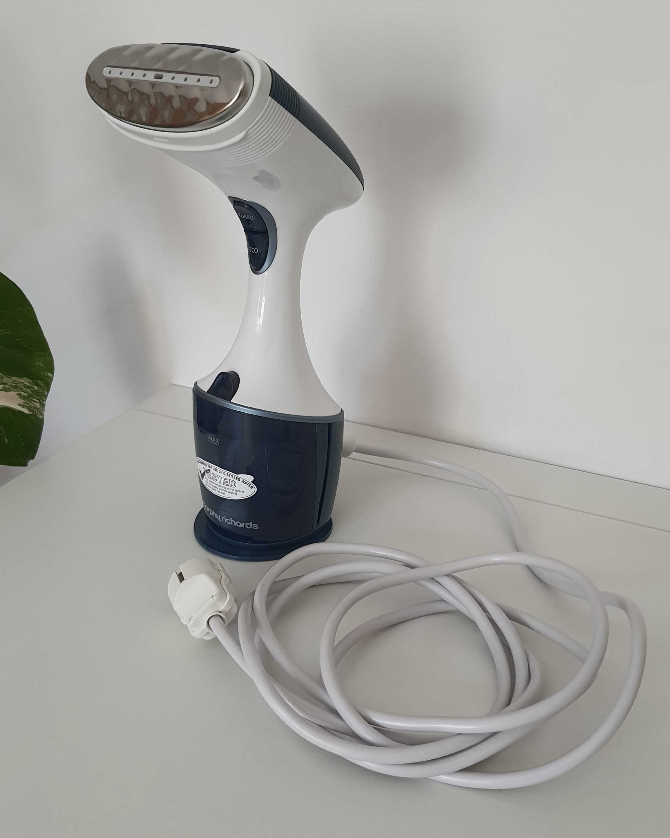 Aparat de calcat vertical Morphy Richards Express Steam alb-albastru