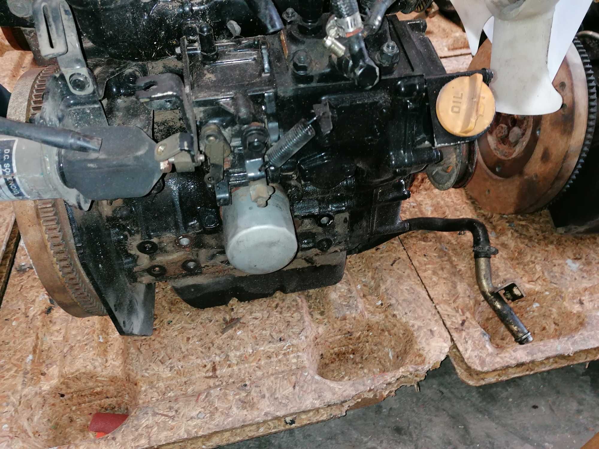 Motor pentru miniexcavatoare YANMAR 3TNE74 ( piese motor )