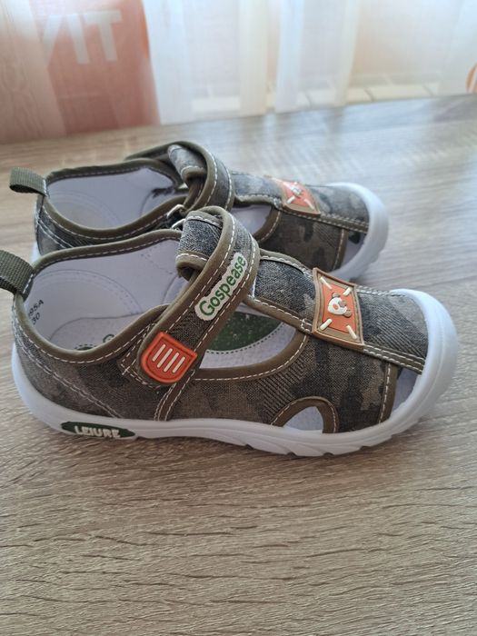 Детски сандали..