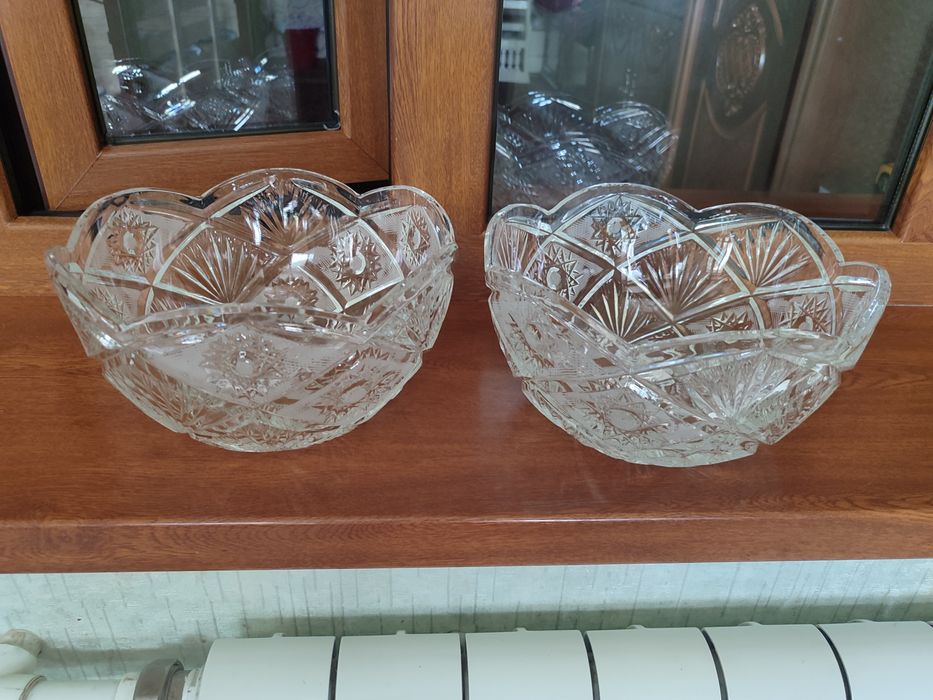 Gul uchun vaza va hrustalniy vaza sotiladi