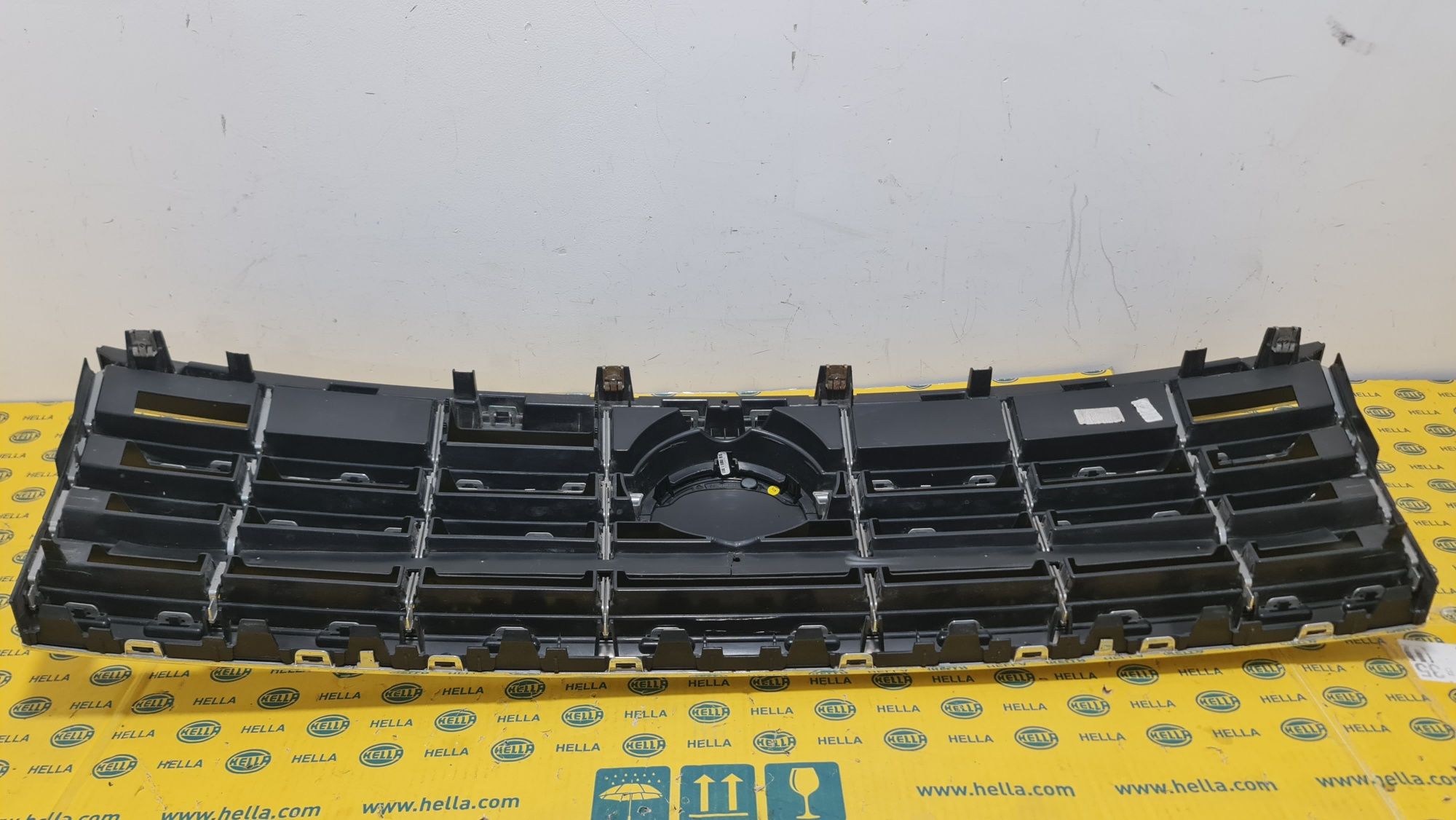 Grila bara fata masca radiator far VW Touareg 3 760 7cr emblema radar