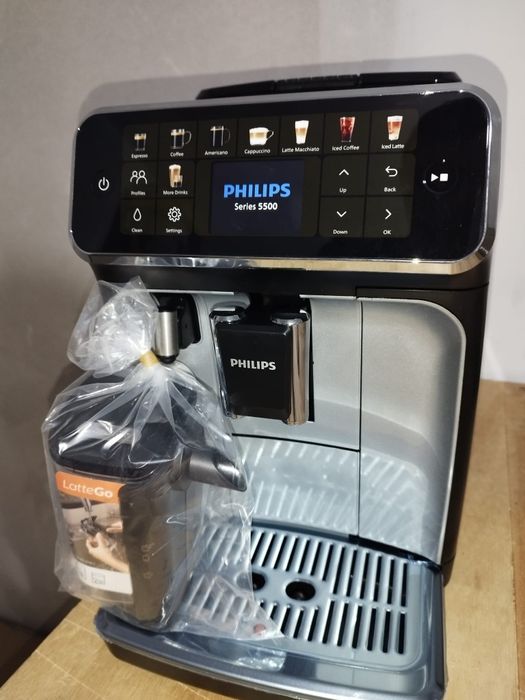 Espressor automat Philips seria 5500 LatteGo 2025