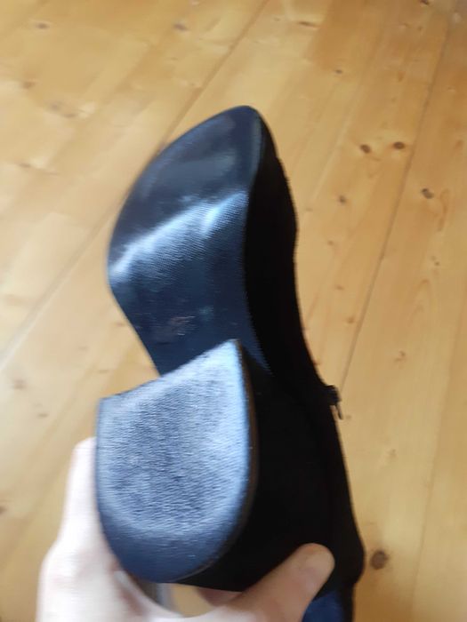 Cizme din piele întoarsă