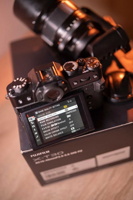 Fujifilm XT30 + Fujifilm 56mm f1.2 R + Cage video