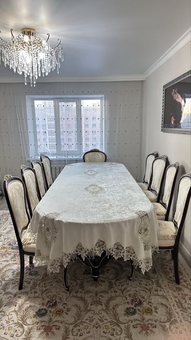 Стол и стулья продам срочно