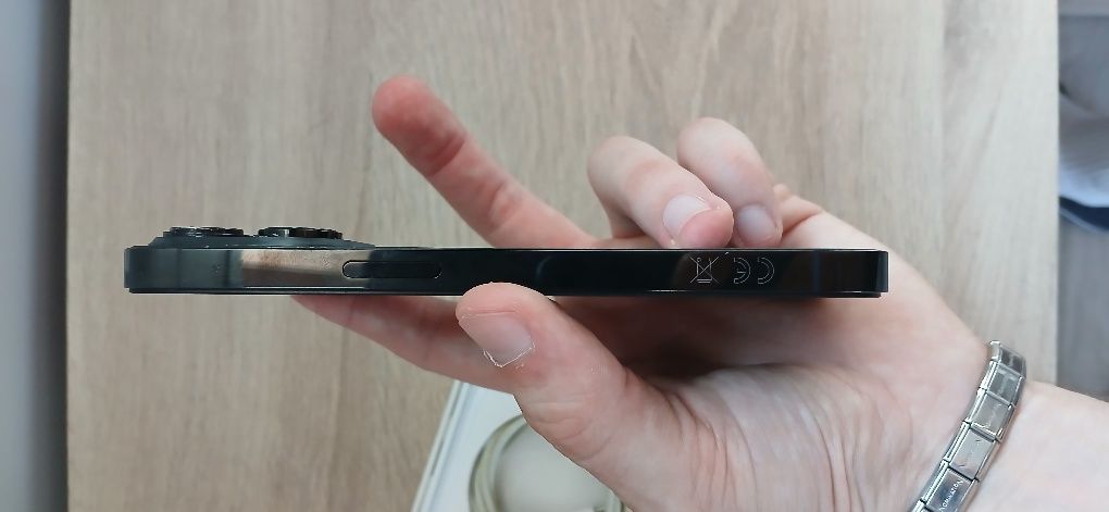 iPhone 14 Pro 128GB – Отличен, с MagSafe кейс и стъклен протектор