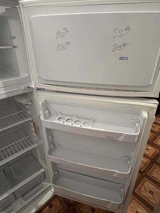 Холодельник indesit хорошая состояние