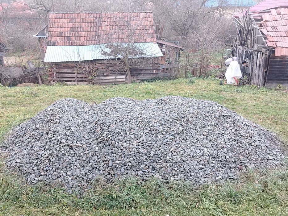 Vând piatra cantitate mare