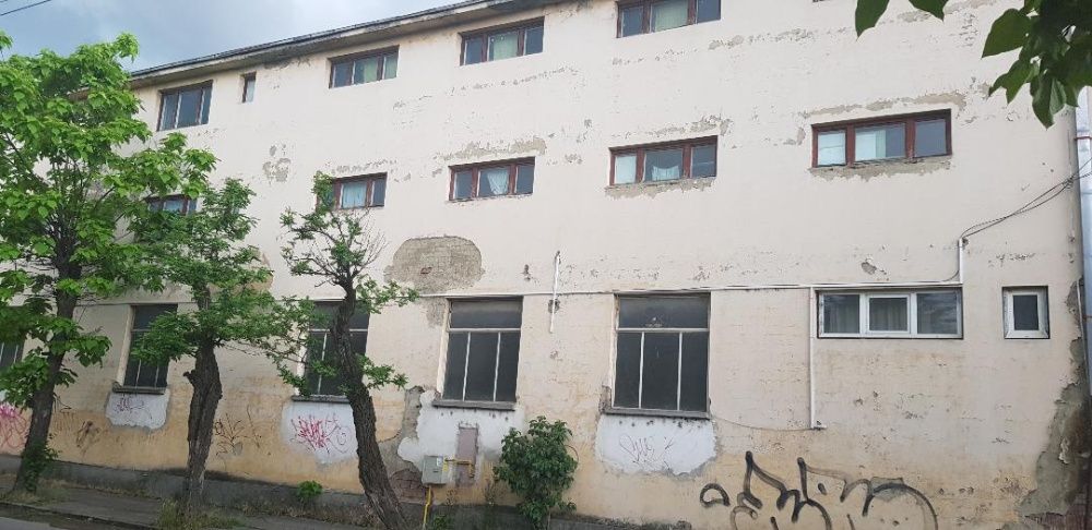 Vindem sau dam in chirie imobil cu suprafața desfășurată de 1100 mp.