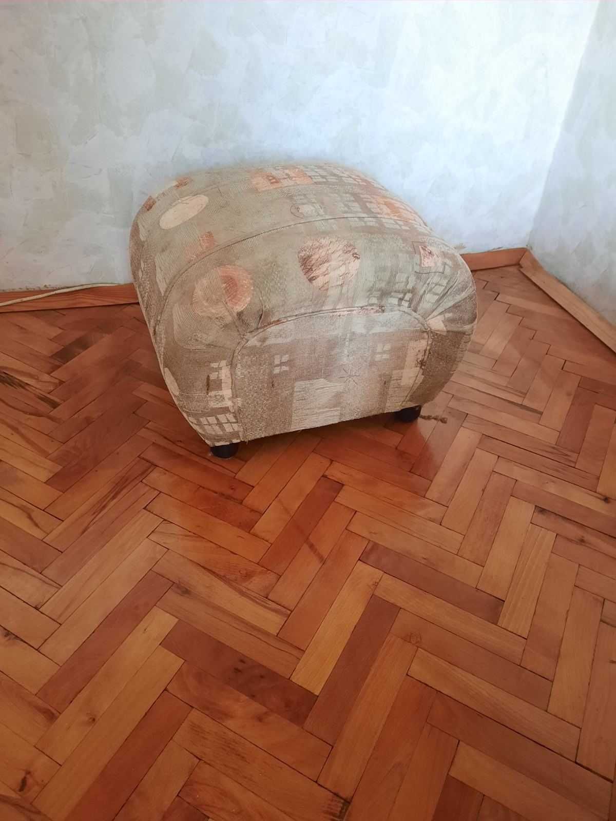 Продавам табуретки