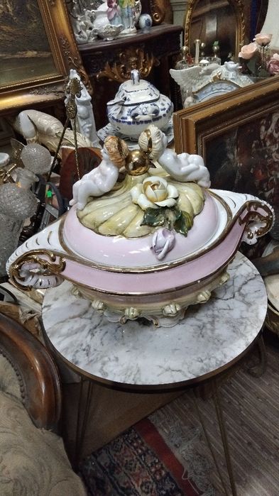 Старинен италиански порцеланов супник!