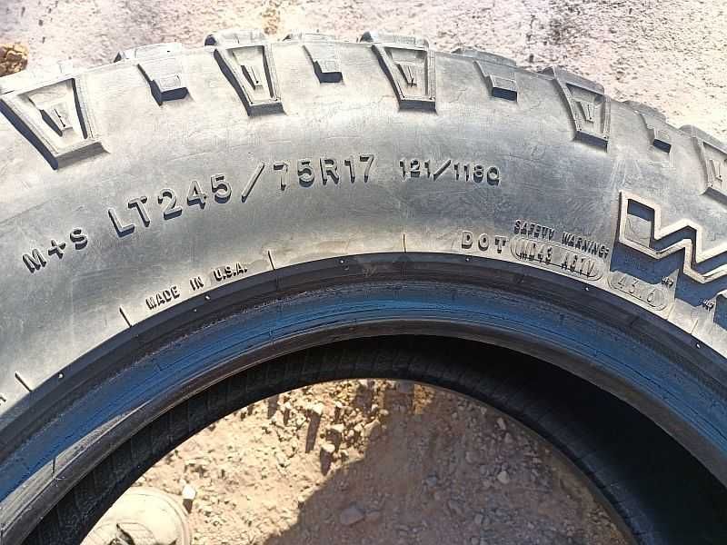 Шины 245/75 R17 - "GoodYear Wrangler" (США), всесезонные.