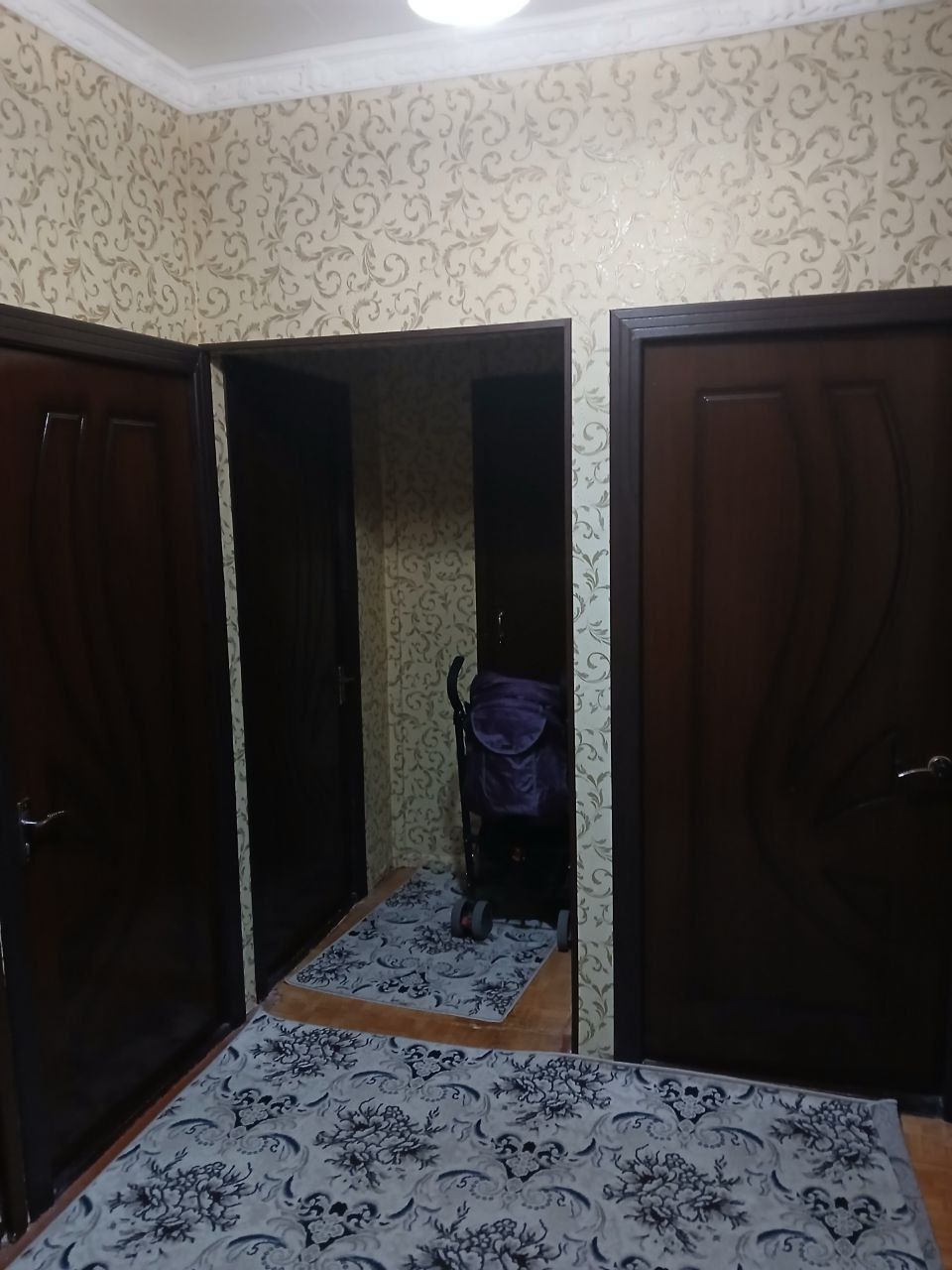 Срочна сотилади 3хонали кв. 10-авто базада. Акция 44000$