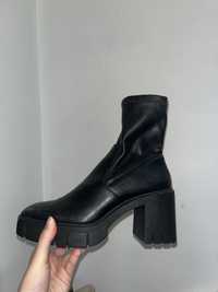Heel boots black