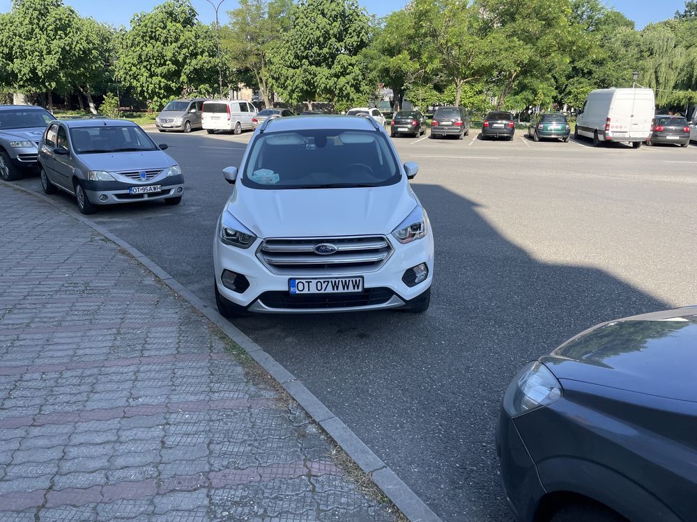 Vând Ford kuga nou