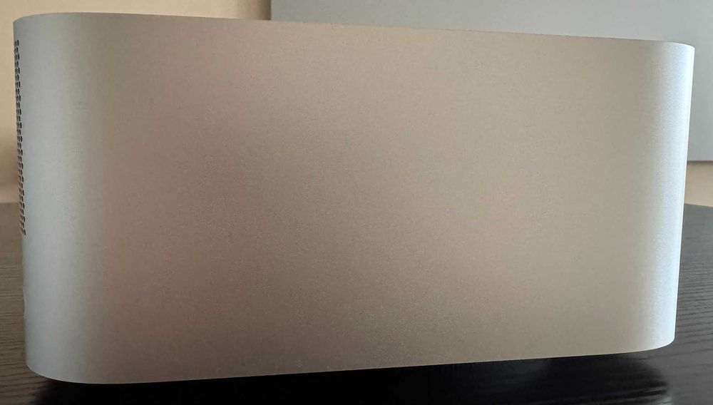 Apple M1 Studio Max 10-core CPU, 24-core GPU, 32GB RAM, 512GB SSD