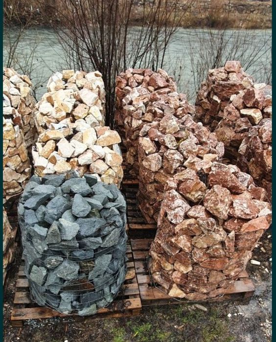 Piatra rotunjita și colturoasa decorativa gradina alba gri rosiatic