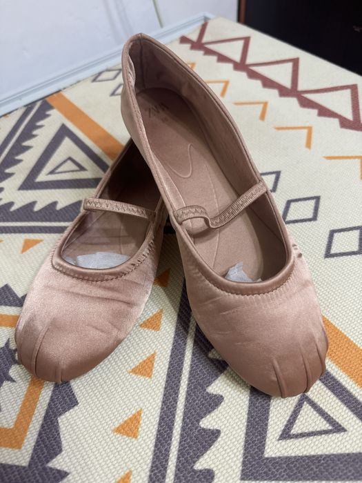 Сатиновые балетки от Zara