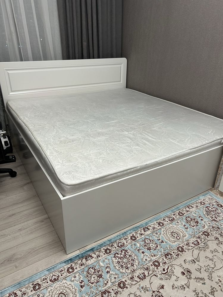 Продам двухспальную кровать