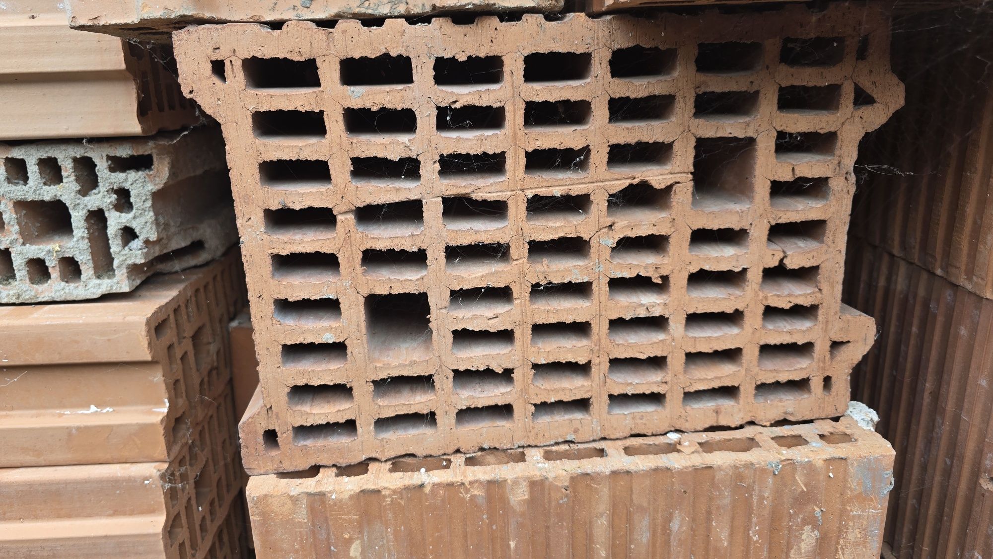 Cărămidă  porotherm de 25 robust