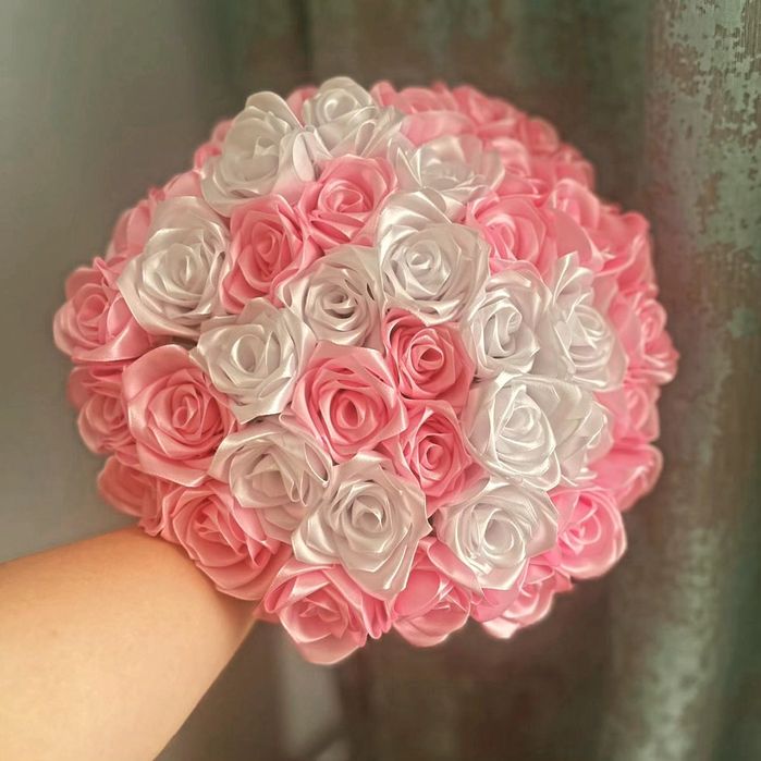 Розы из атласных лент