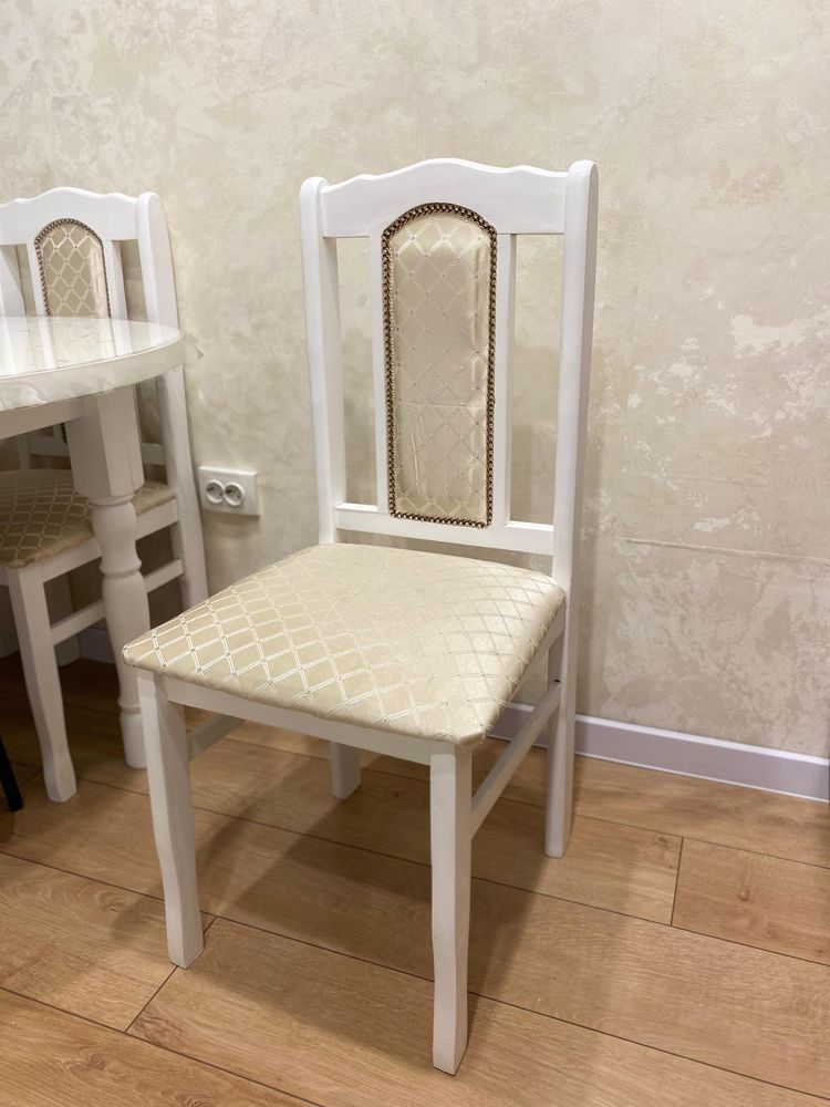 Продам стол и 5 стульев