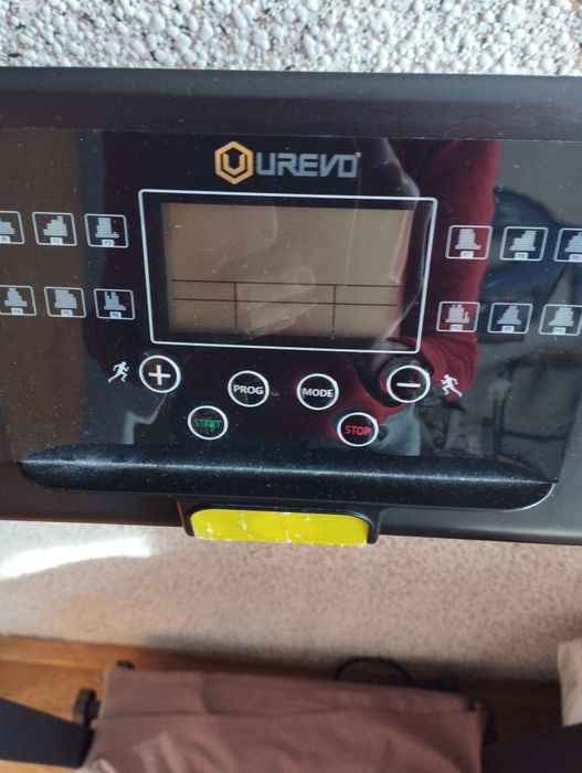 Бягаща пътека UREVO,програмирана,със различни скорости на движение,нов