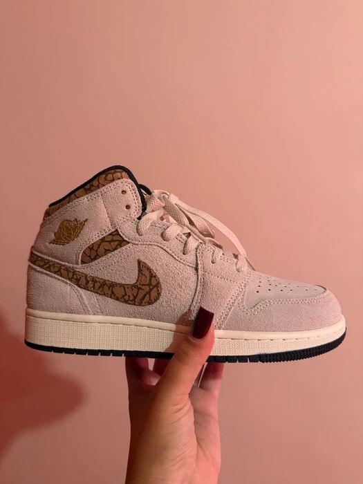 Air Jordan 1 Mid SE Brown Elephant