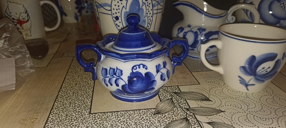 Продаю посуду Гжель