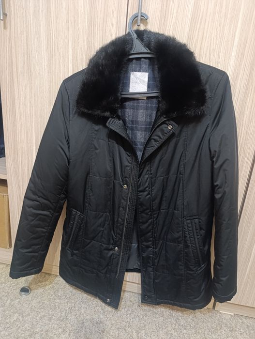 Продам зимнюю классическую куртку
