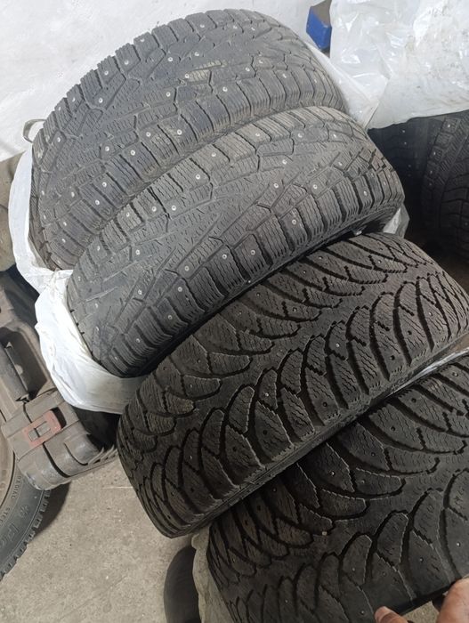 Продам комплект зимней резины размер 205/65/15