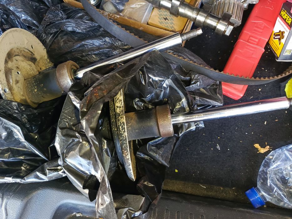 Амортизаторы на Лада Веста св кросс. Б.у.