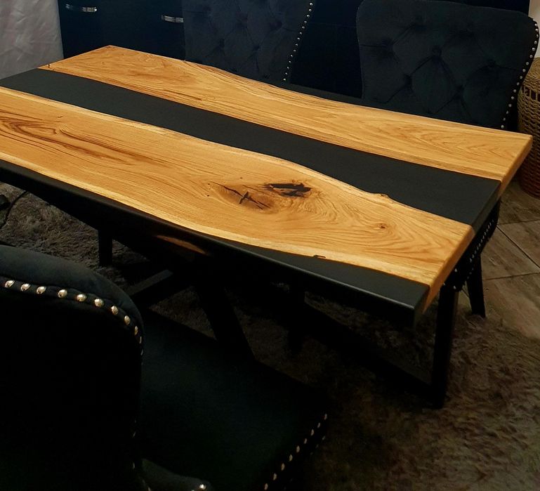 Маса от естествено дърво и епоксидна смола