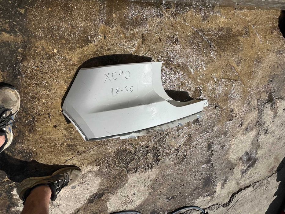 2 броя десен ъгъл и ляв ъгъл  от задна броня Volvo XC40