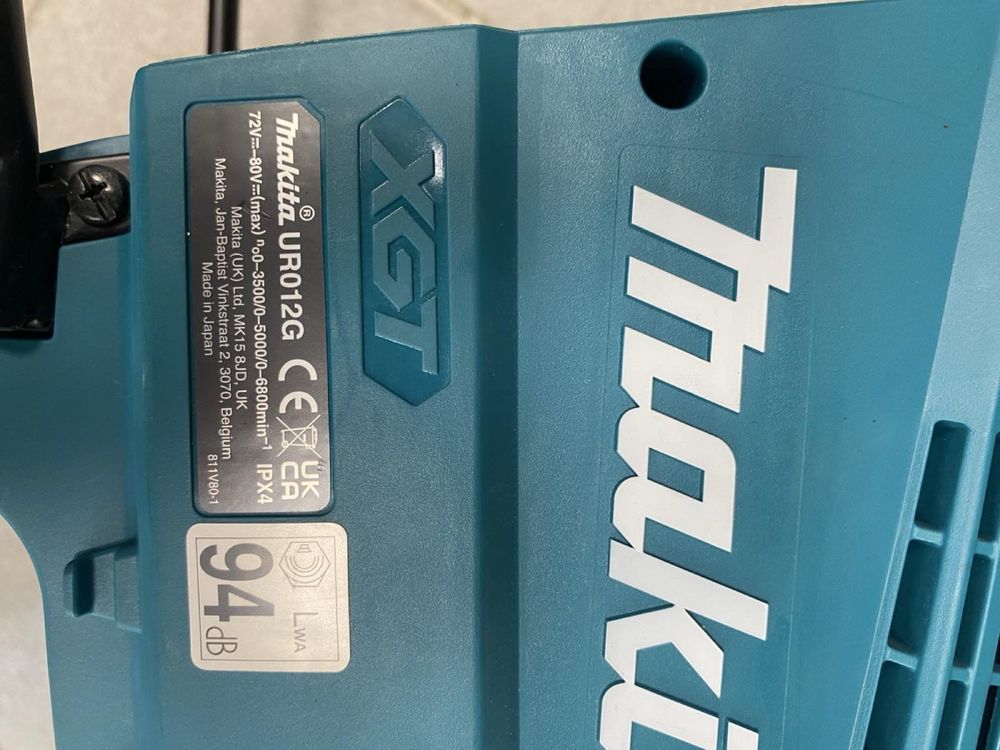 Професионален акумулаторен тример Makita ur012g