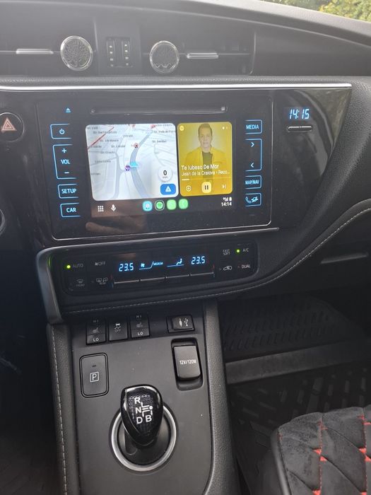 Vând toyota auris  hybrid 2017
