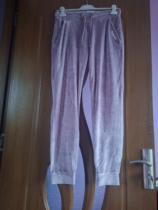 Vând Pantaloni Trening Damă Mărimea M-L Noi