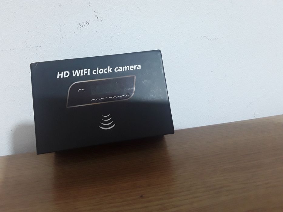 Mini cameră de spionaj tip ceas.
