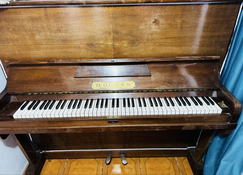 Vând Pianină muzicala